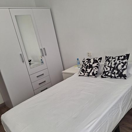 Habitacion Individual Apartment บาเลนเซีย ภายนอก รูปภาพ