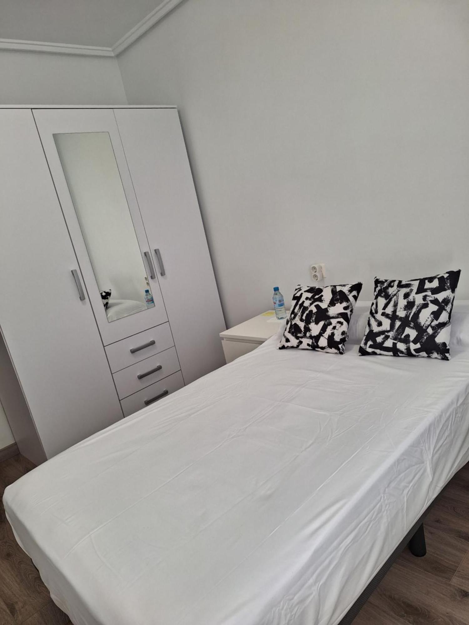 Habitacion Individual Apartment บาเลนเซีย ภายนอก รูปภาพ